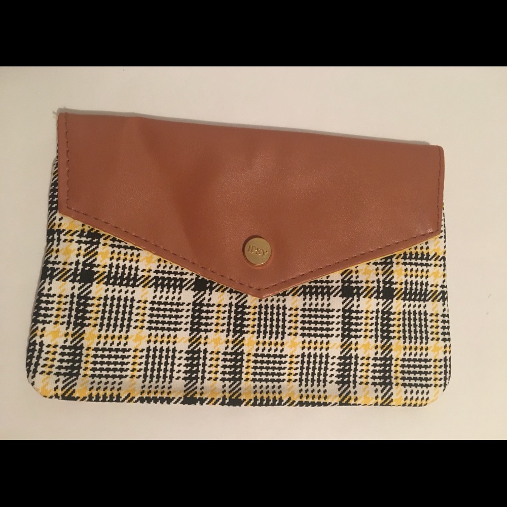 September 2021 
Ipsy glam bag
New 
Never Used